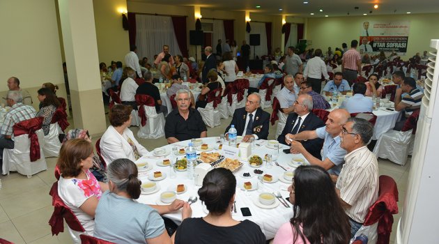 Başkan Arslan Çiğli Protokolüne İftar Yemeği Verdi