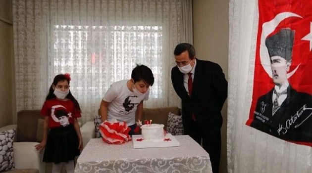 Başkan Batur’dan 23 Nisan’da doğum günü sürprizi