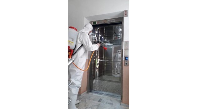 Beydağ'da Koronavirüse Karşı Asansörler Dezenfekte Ediliyor