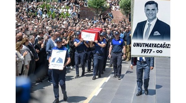 Ferdi Zeyrek gözyaşları ve alkışlarla uğurlandı