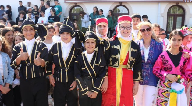 FOÇADA COŞKULU 19 MAYIS KUTLAMALARI