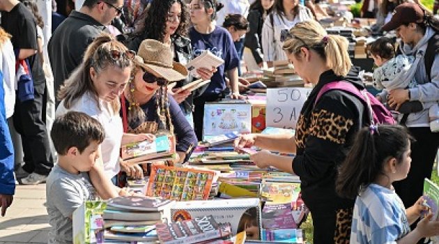 İZKİTAP’ta edebiyat şöleni yaşanıyor
