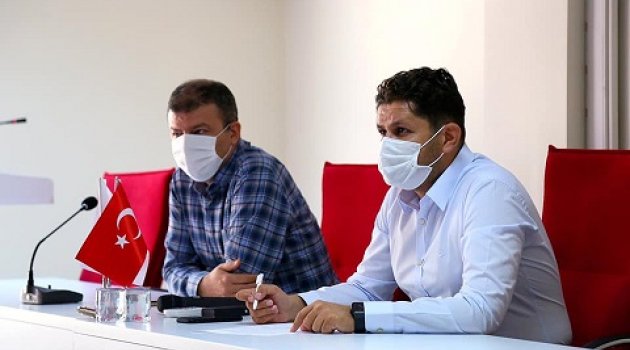 İzmir İl Sağlık Müdürü Op. Dr. M. Burak Öztop, başhekimler ile toplantı yaptı