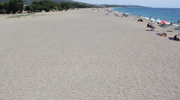 Menderes sahillerinde bayram sonrası temizlik