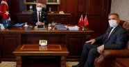 Beydağ Belediye Başkanı Feridun Yılmazlar, İzmir Valisi Yavuz Selim Köşger'i ziyaret etti