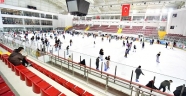 İzmir’de karneyi alan buz pistine koştu