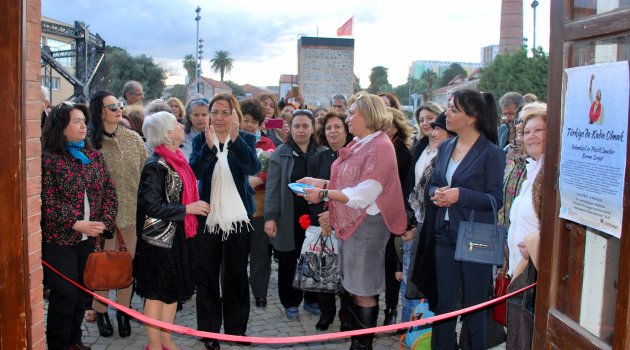 “Türkiye’de Kadın Olmak” geleneksel ve plastik sanatlar karma sergisi
