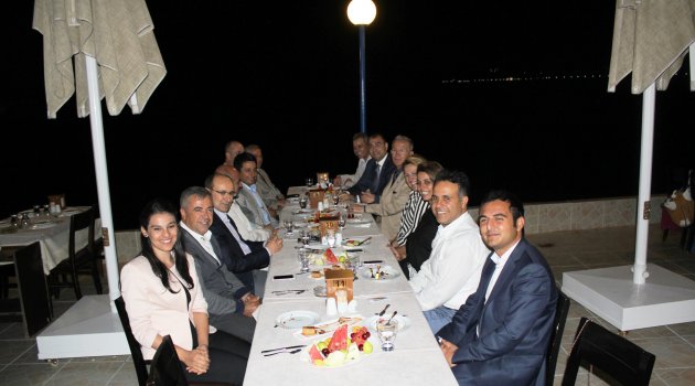 Urla Kaymakamı ve Belediye Başkanı iftar verdi